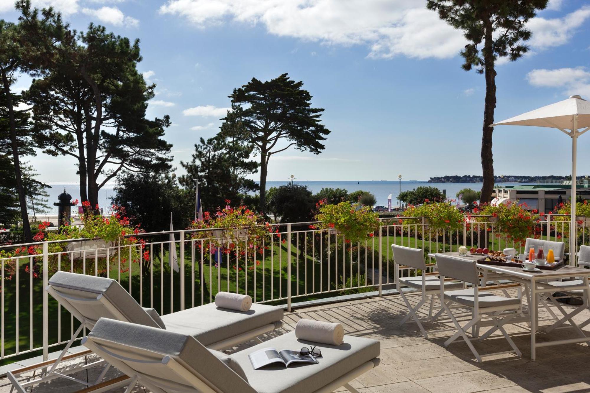 Hôtel Barrière Le Royal La Baule Exterior foto